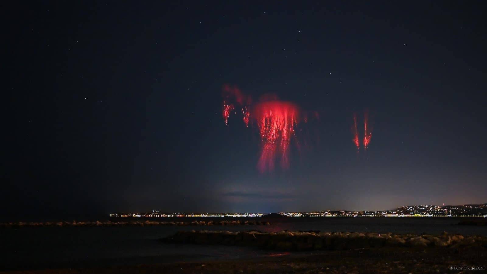 Un phénomène impressionnant de farfadets observé dans le ciel depuis Saint-Laurent-du-Var la nuit dernière
