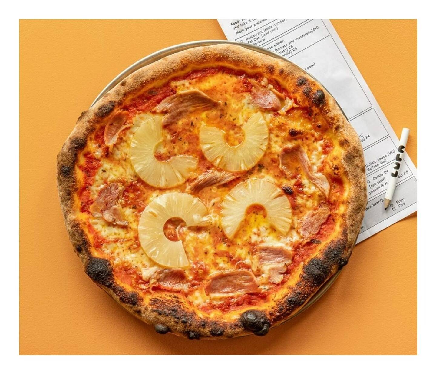 Pour ce restaurant britannique, la pizza hawaïenne est une hérésie. 