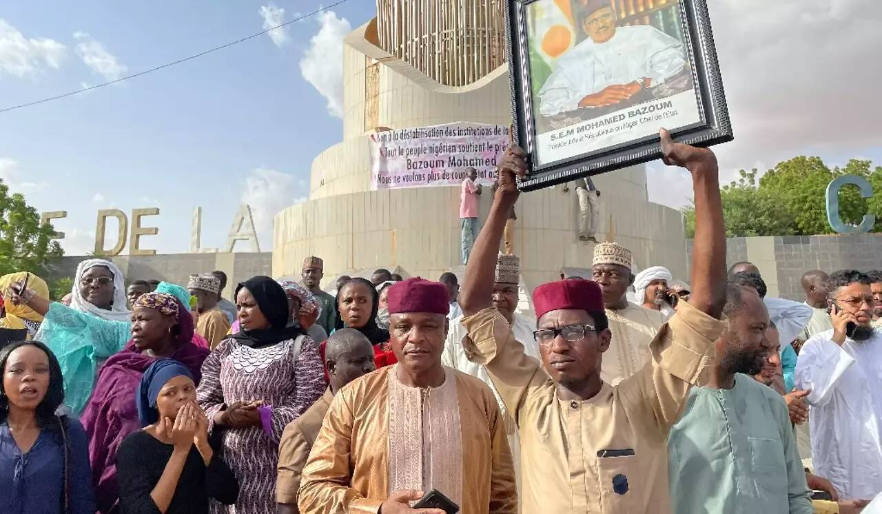 Le coup d'Etat au Niger pourrait avoir des conséquences "dévastatrices" pour le monde, selon le président Mohamed Bazoum