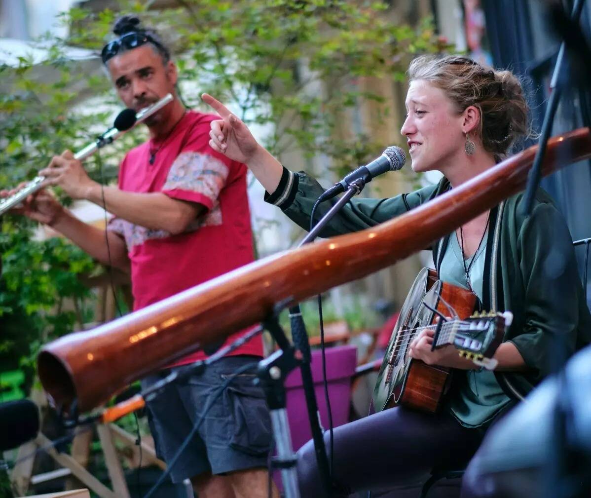 Elle a sorti son premier album l'été dernier, on vous présente la chanteuse varoise Céline Cotton