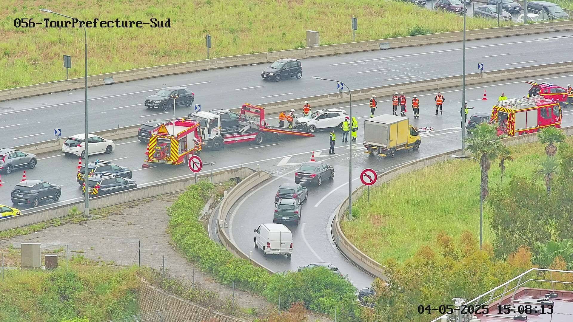 Un véhicule fait plusieurs tonneaux sur l'A8 à Nice ouest