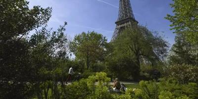 Nouvel incident à la Tour Eiffel: un homme saute en parachute avant d'être interpellé