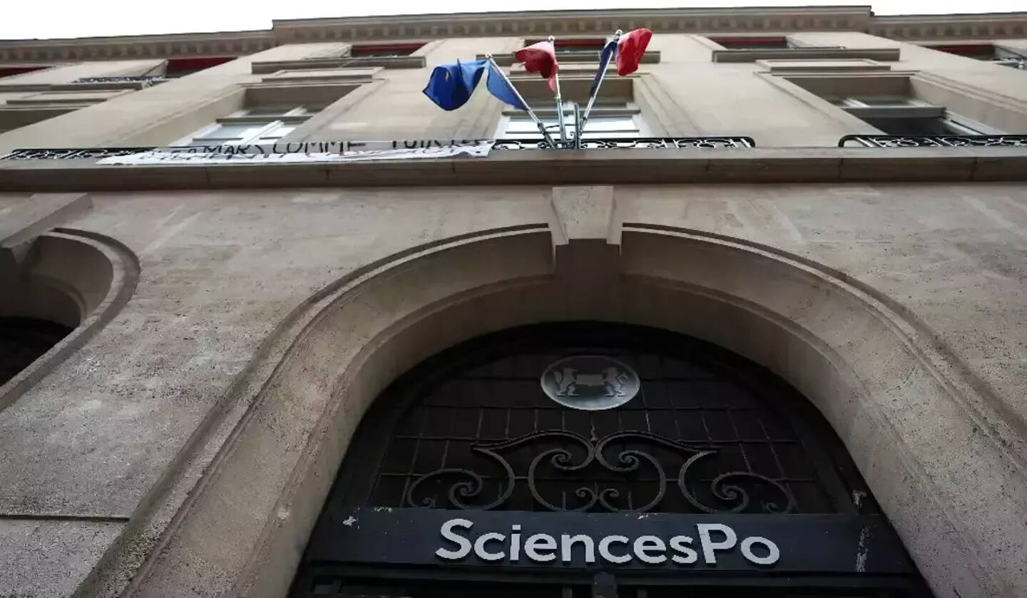 La direction de Science Po Lille a décidé de fermer l'établissement, dans un premier temps jusqu'à midi, après une "tentative de blocage" par des étudiants "en partie extérieurs" à Science Po, a indiqué la direction dans un communiqué.