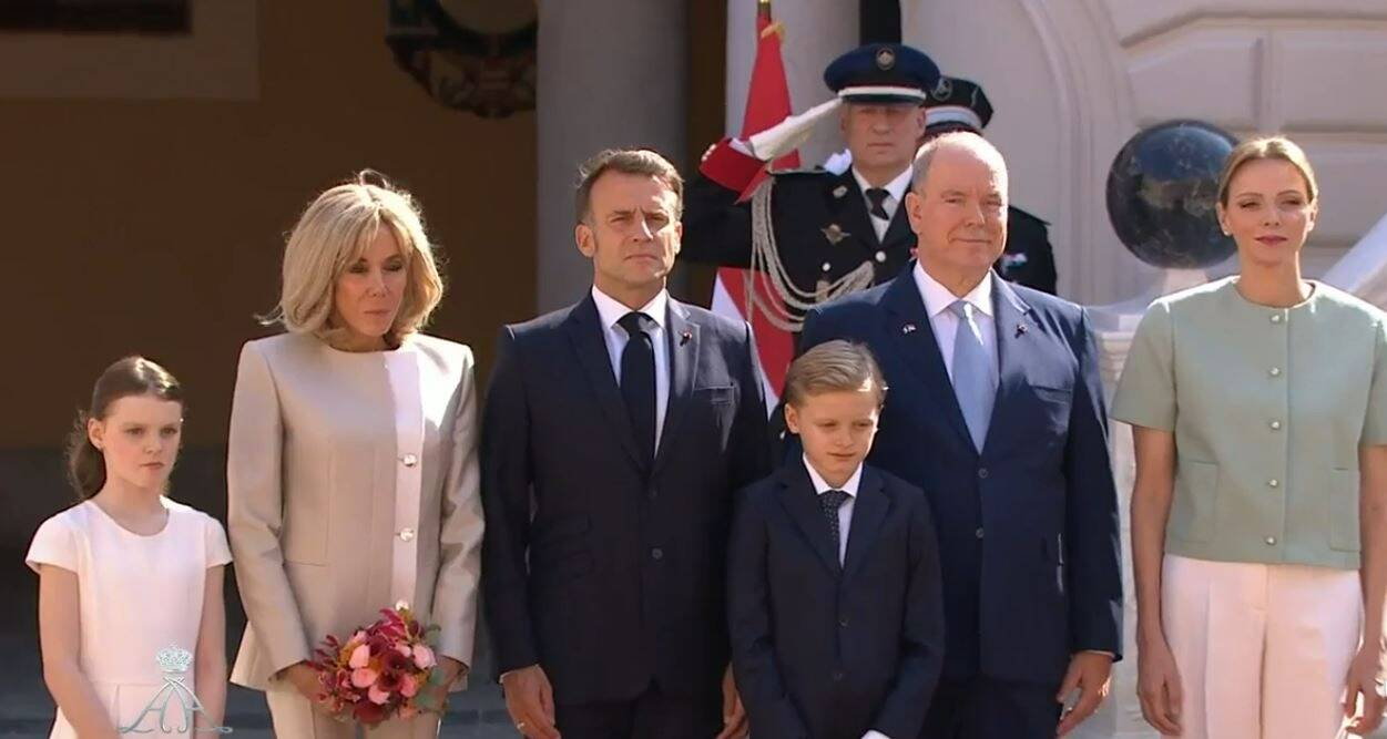 Visite d'Etat d'Emmanuel Macron à Monaco: qui sont les membres des délégations françaises et monégasques présents dans la Cour d'honneur du Palais princier?