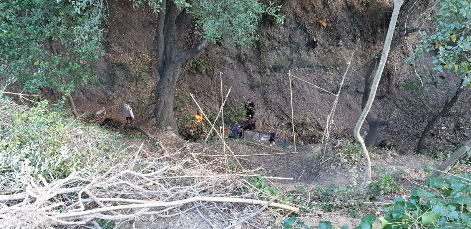 Un automobiliste fait une sortie de route à Nice et termine sa course dans un ravin