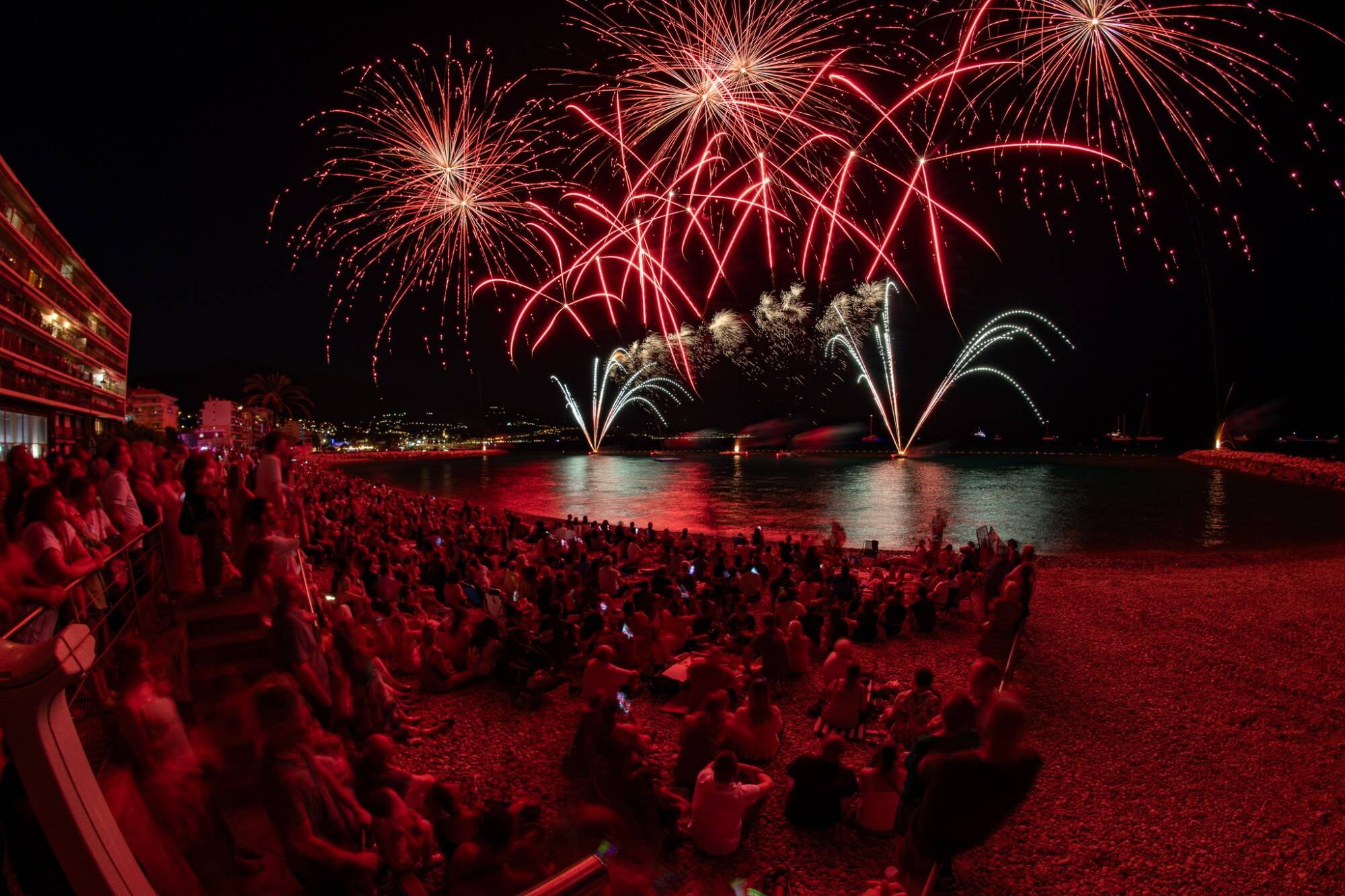 Parades, artistes et feu d'artifice: ce qui vous attend en bord de mer le 14 août à Roquebrune-Cap-Martin