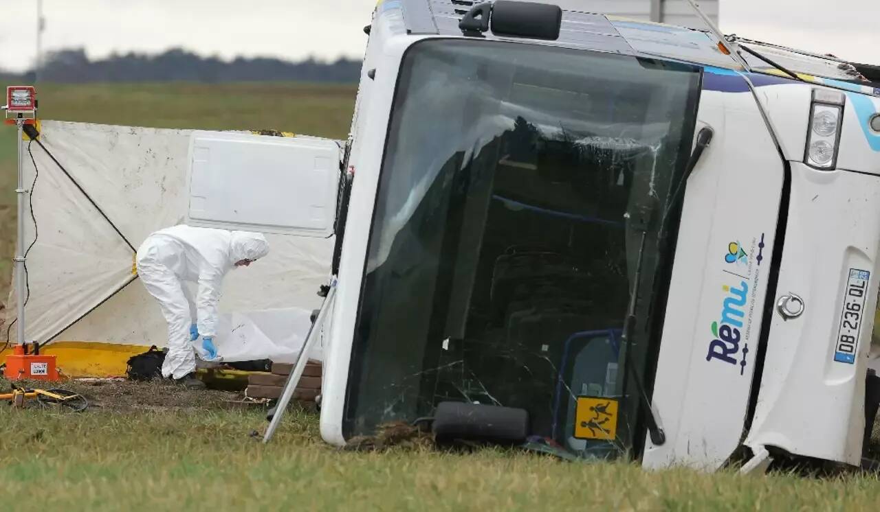 Accident de car: plus de contrôles des chauffeurs, notamment "sur les stupéfiants", annonce le ministre des Transports
