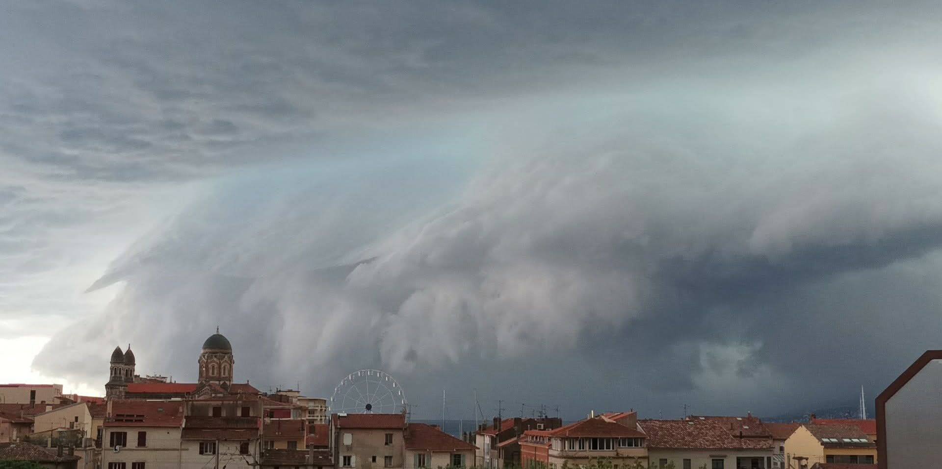 Les images spectaculaires de la super cellule orageuse au-dessus du Var et des Alpes-Maritimes ce lundi soir