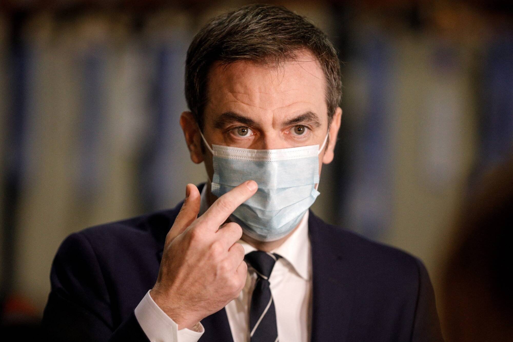 Le gouvernement table sur "une diminution du nombre de cas" dans les prochains jours, annonce Véran