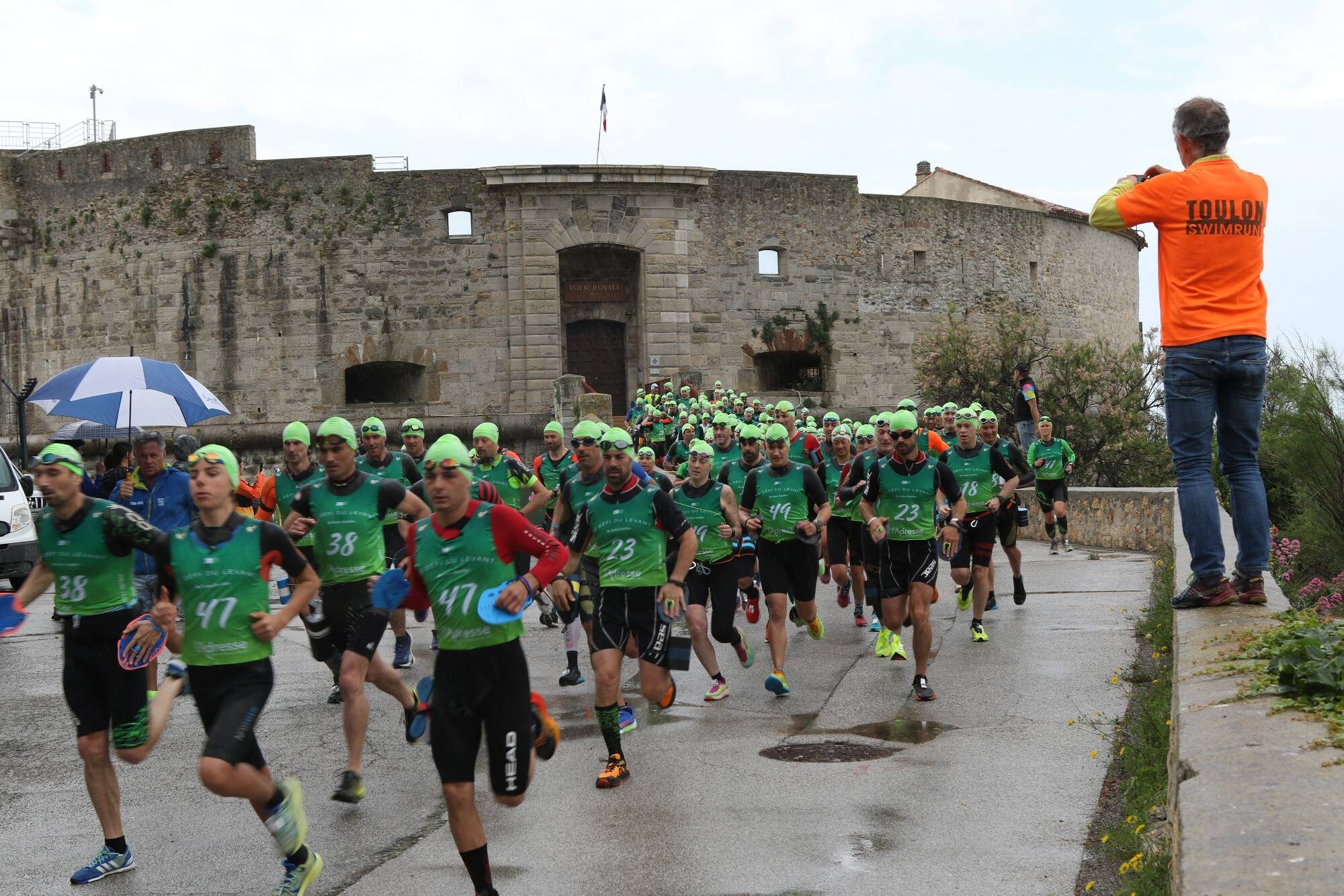 Ils étaient 300 athlètes sur la ligne de départ à la Tour royale: voici les résultats de la swimrun à Toulon
