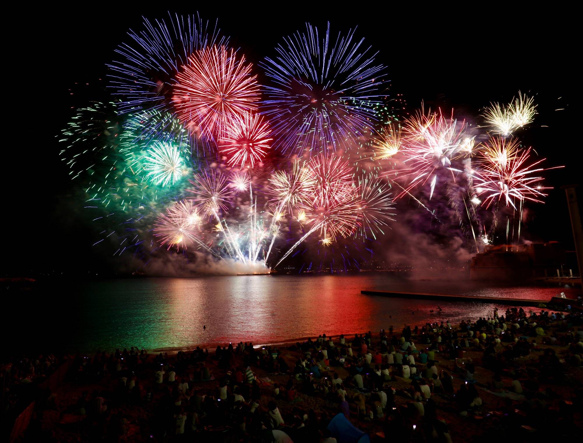 Les maires ont-ils le droit d'organiser des feux d'artifice alors que nous sommes en alerte sécheresse?