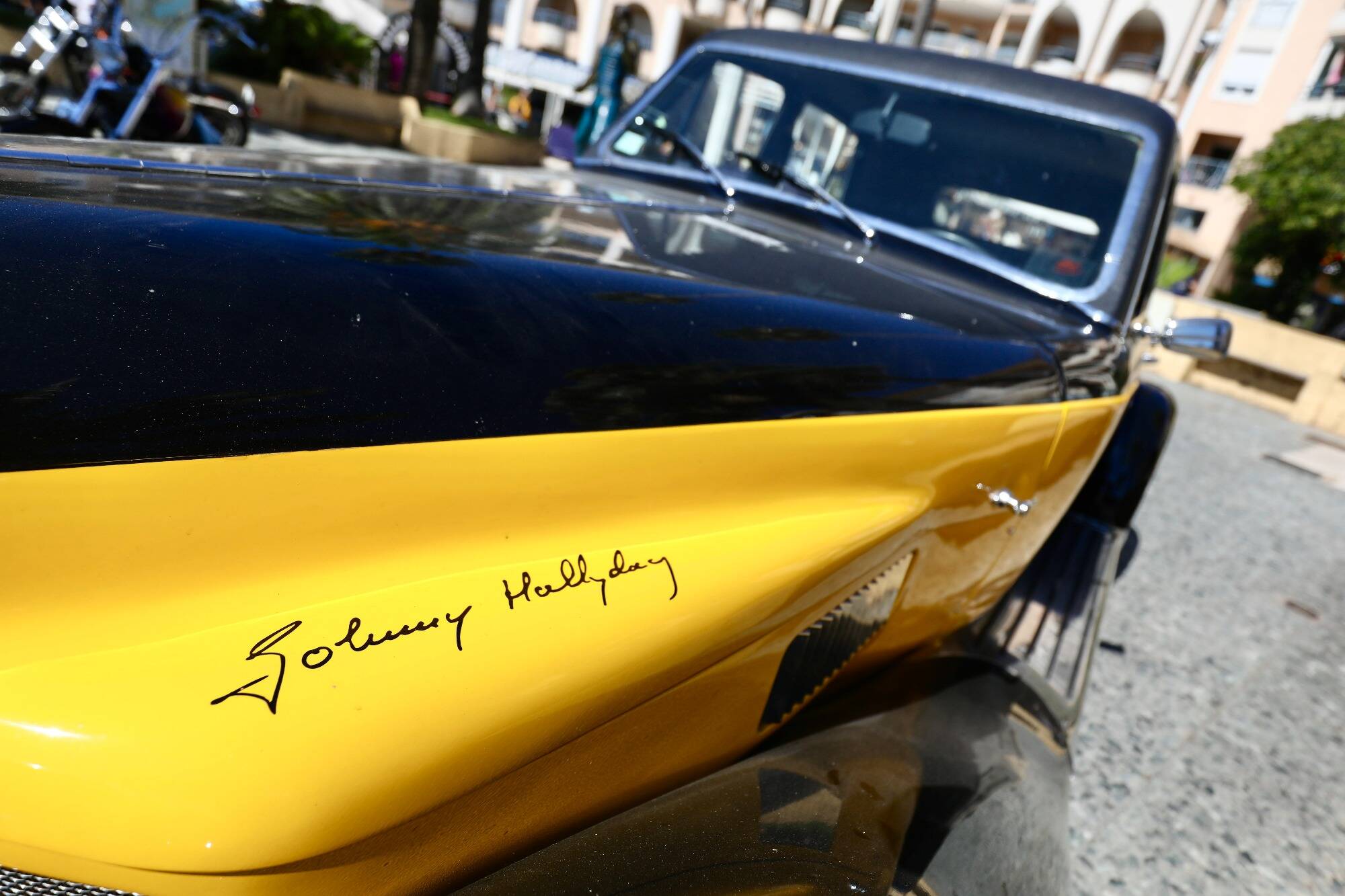 Panther De Ville, la mythique voiture de Johnny Hallyday, à Fréjus avec les Desperados pour fêter l'idole des jeunes