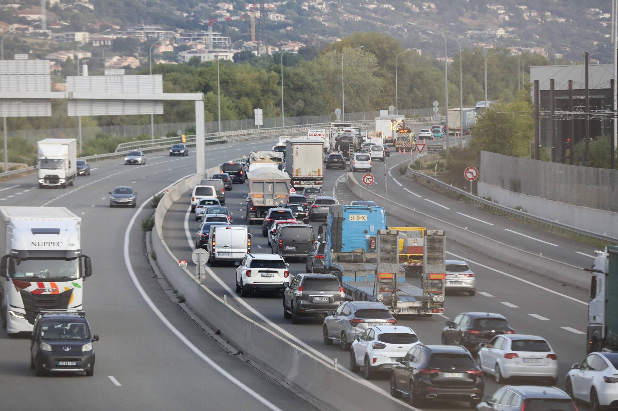 Sur l'A8, un bouchon de 12km entre Antibes et Nice ce jeudi matin