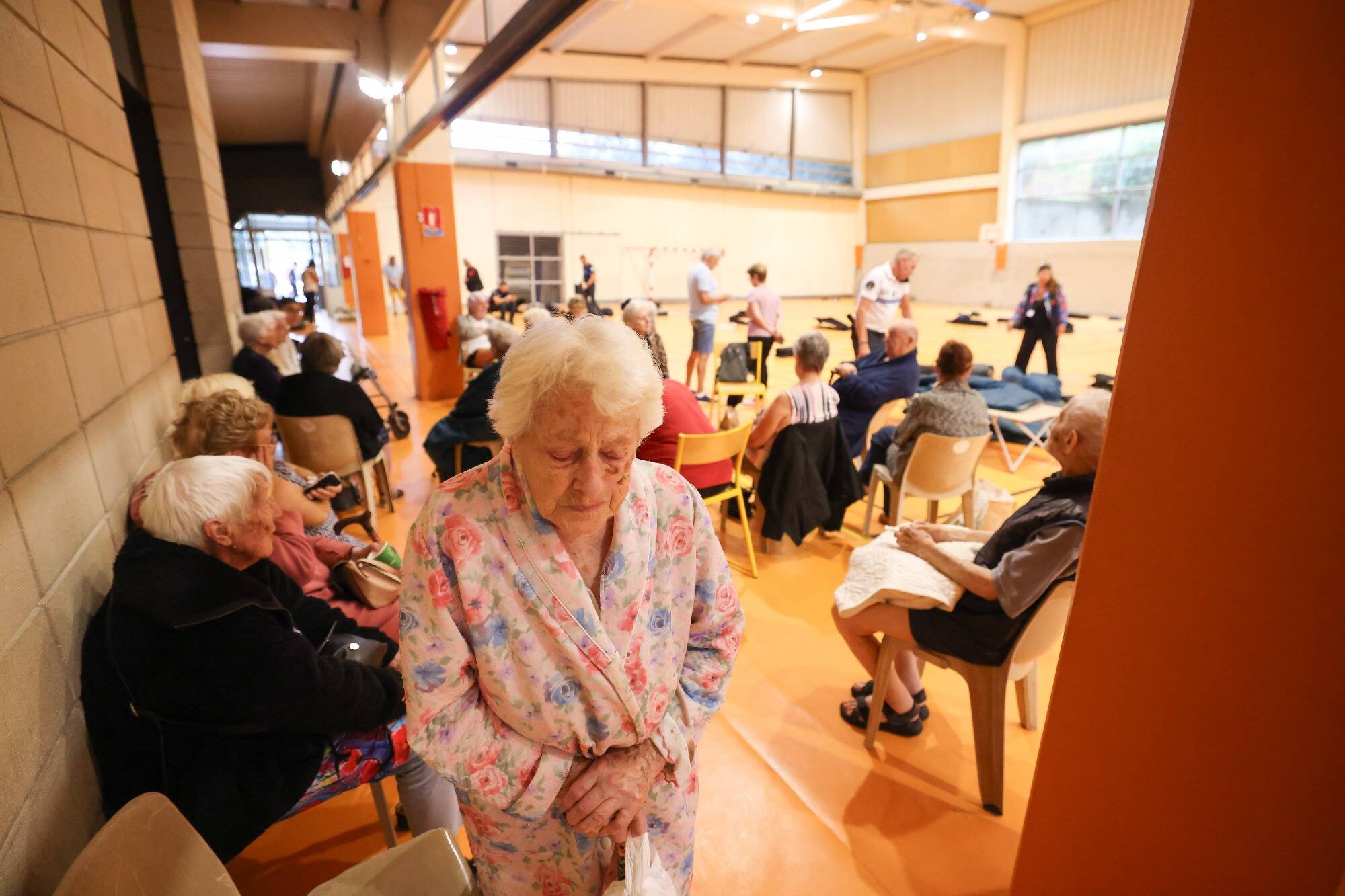 "C'était les chutes du Niagara!": les habitants de la résidence Arc-en ciel à Mandelieu racontent leur évacuation dans la nuit