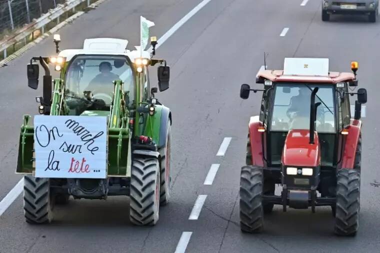 Colère des agriculteurs: on fait le point sur les mobilisations et blocages routiers en cours ce mercredi