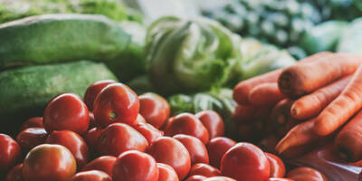 Où acheter ses fruits et légumes bio au meilleur prix? Une étude compare les supermarchés et magasins spécialisés