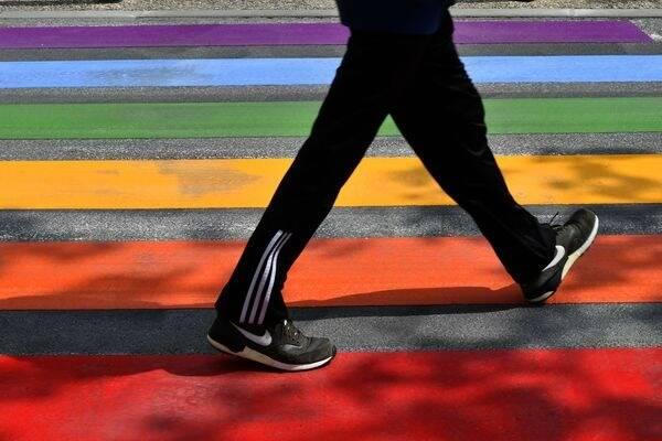 Trois mineurs agressent un jeune homosexuel dans le Tarn, une complice le suit à l'hôpital pour menacer sa famille de représailles