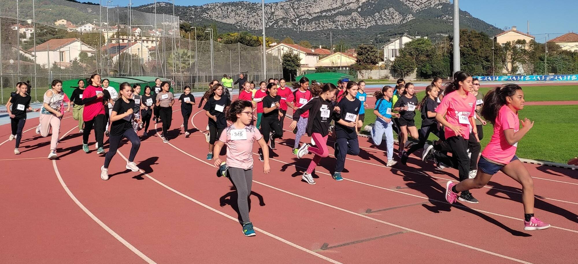 Plus de cinq cents lycéens et collégiens de l'Union du sport scolaire de Toulon ont tenté de se qualifier pour le cross académique
