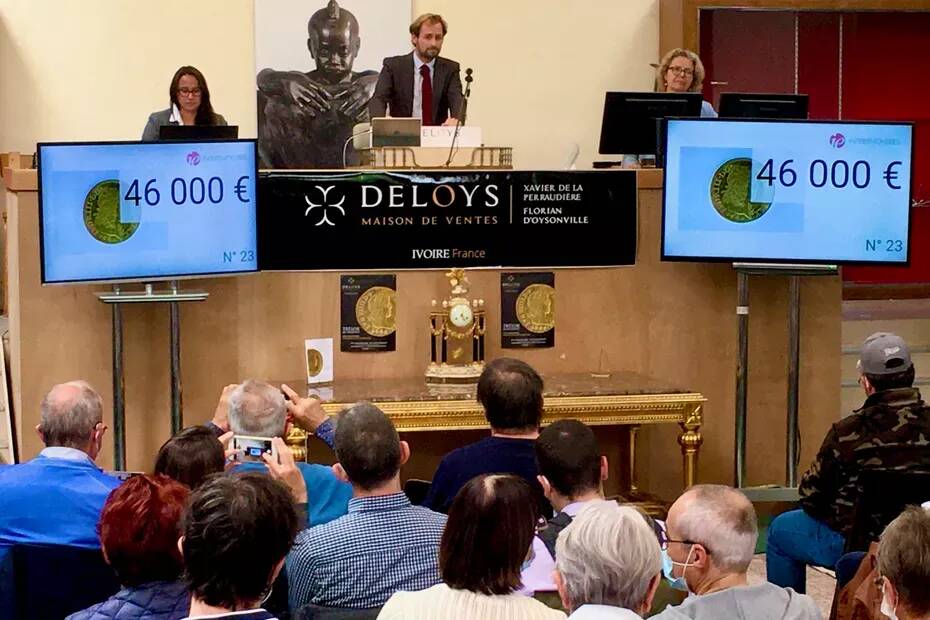 Treasure of 239 gold pieces found in mansion sold for over 1 million euros at auction