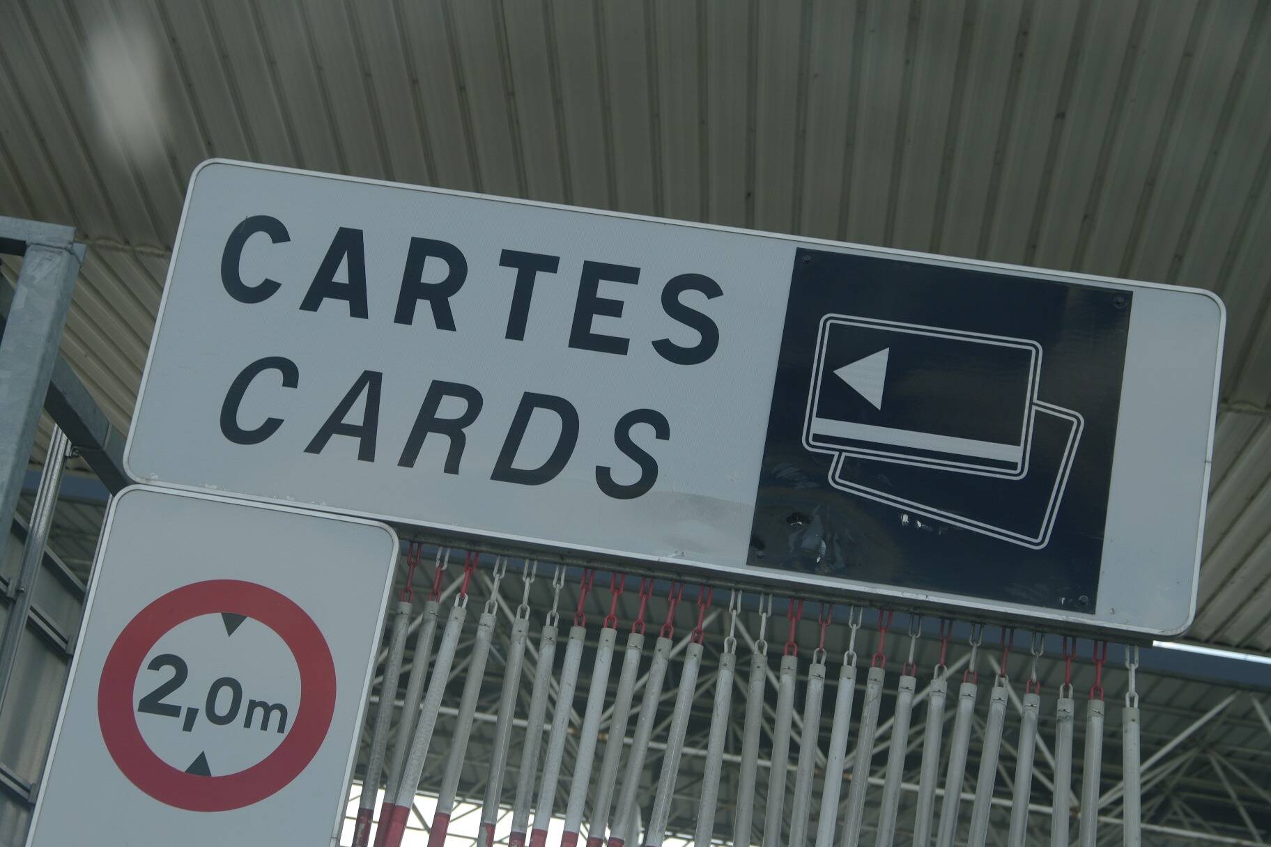 Opération péage gratuit: une centaine de personnes ouvrent les barrières à Lançon-Provence