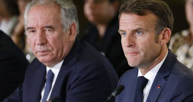 La popularité d'Emmanuel Macron et de François Bayrou au plus bas, selon un sondage