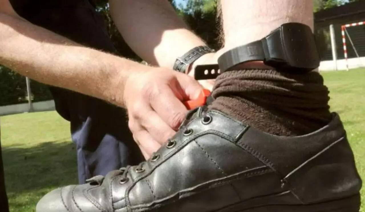 Ivre, il avait embouti à Antibes la voiture d'une mère de famille, "gêné par son bracelet électronique": condamnation pour le chauffard