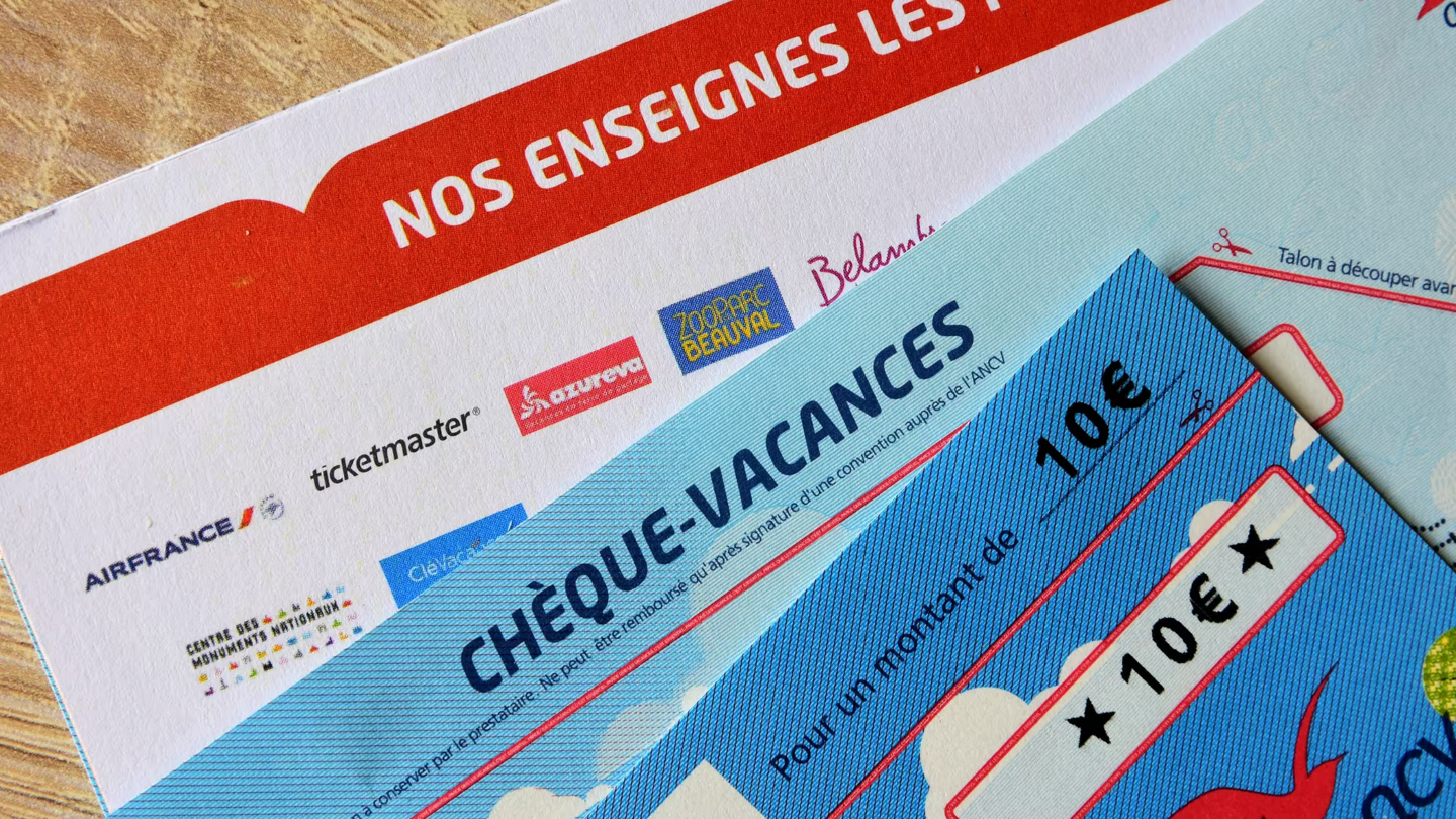 La SNCF n'acceptera plus les chèques vacances papier à partir du 1er janvier.