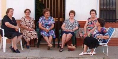 "Touchez pas à nos grands-mères": la police espagnole déclenche une polémique sur les réseaux sociaux en publiant une photo de femmes âgées