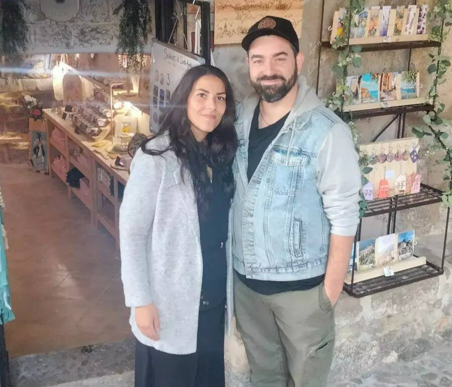 Bougies aux huiles essentielles, marque-pages, magnets... Passionnés de création, ils donnent une seconde vie aux objets du quotidien à Sainte-Agnès