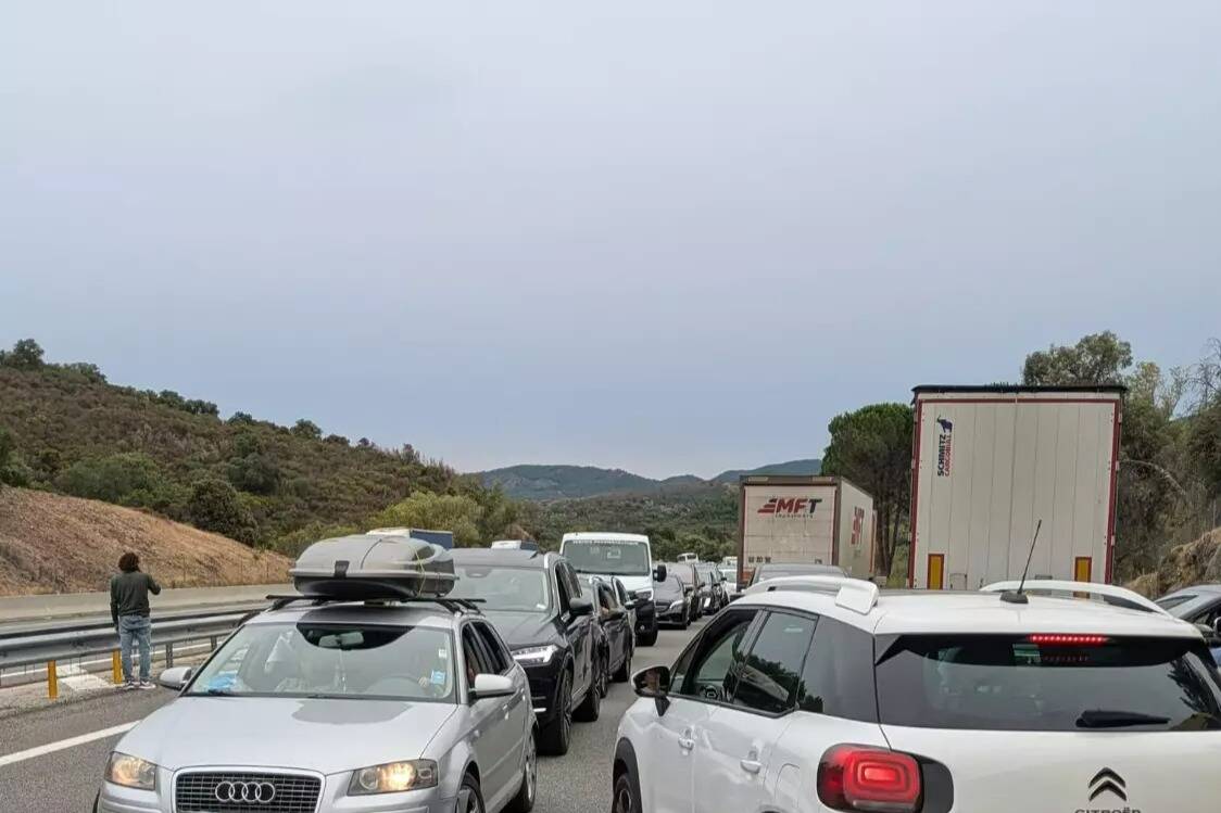 Coupure totale de l'A8 après un accident ce samedi matin: le point sur la situation à mi-journée