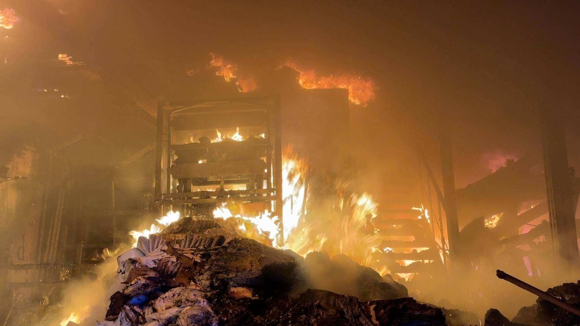 Un important incendie se déclare dans un garage à Pégomas, une trentaine de sapeurs-pompiers mobilisée