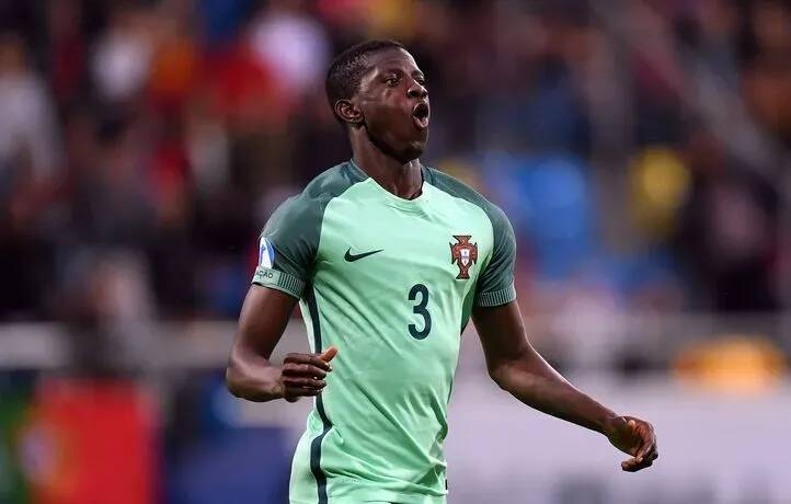 Un ancien joueur du Barça soupçonné d'avoir fait jouer son frère jumeau à sa place en Roumanie