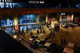 Difficile nuit madrilène pour les naufragés de la panne électrique géante en Espagne