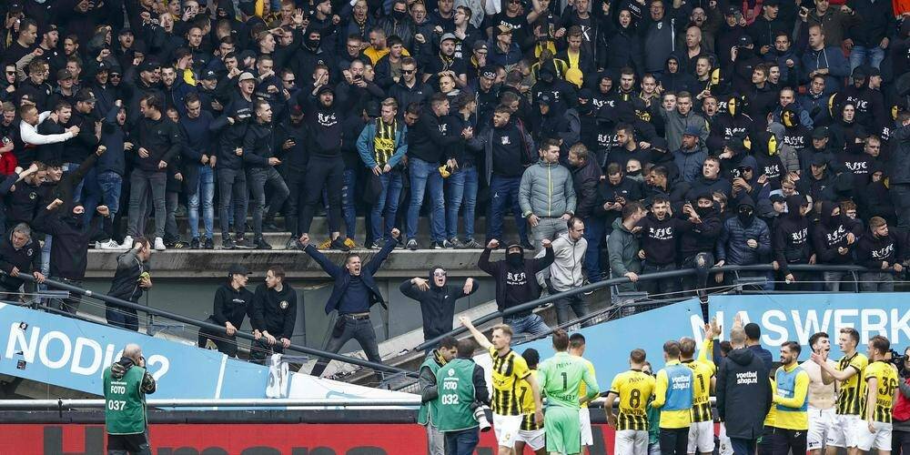 Une tribune d'un stade de foot s'écroule en plein match aux Pays-Bas
