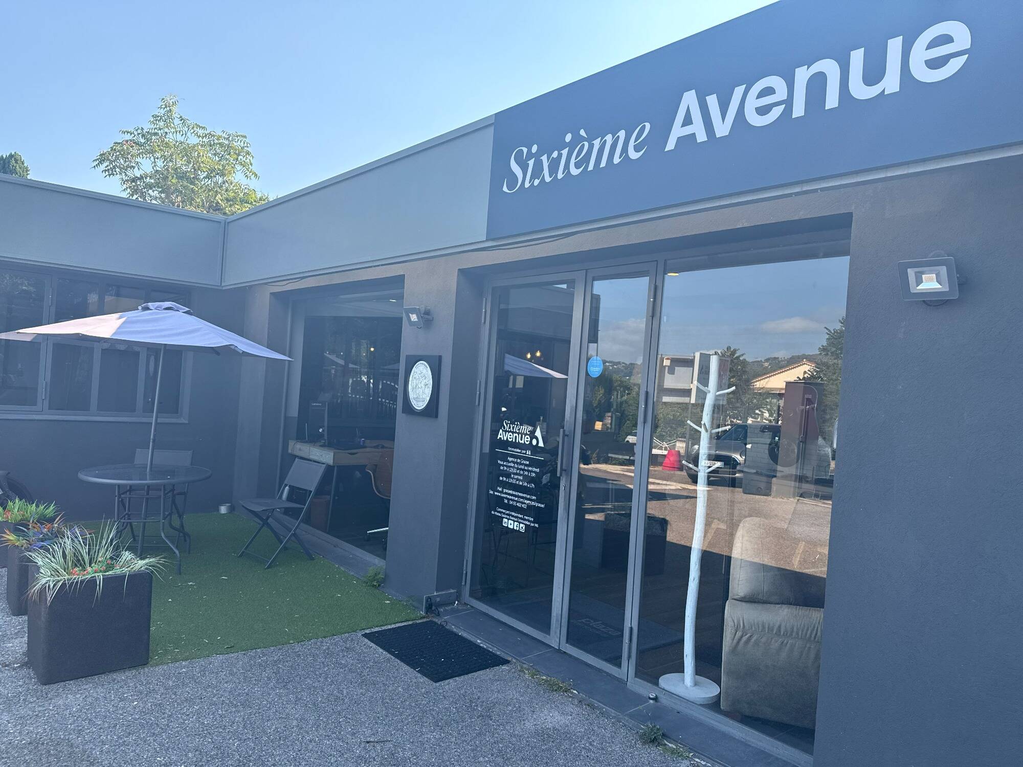 "On en a eu ras-le-bol": elle explique pourquoi son agence immobilière à Grasse change de nom