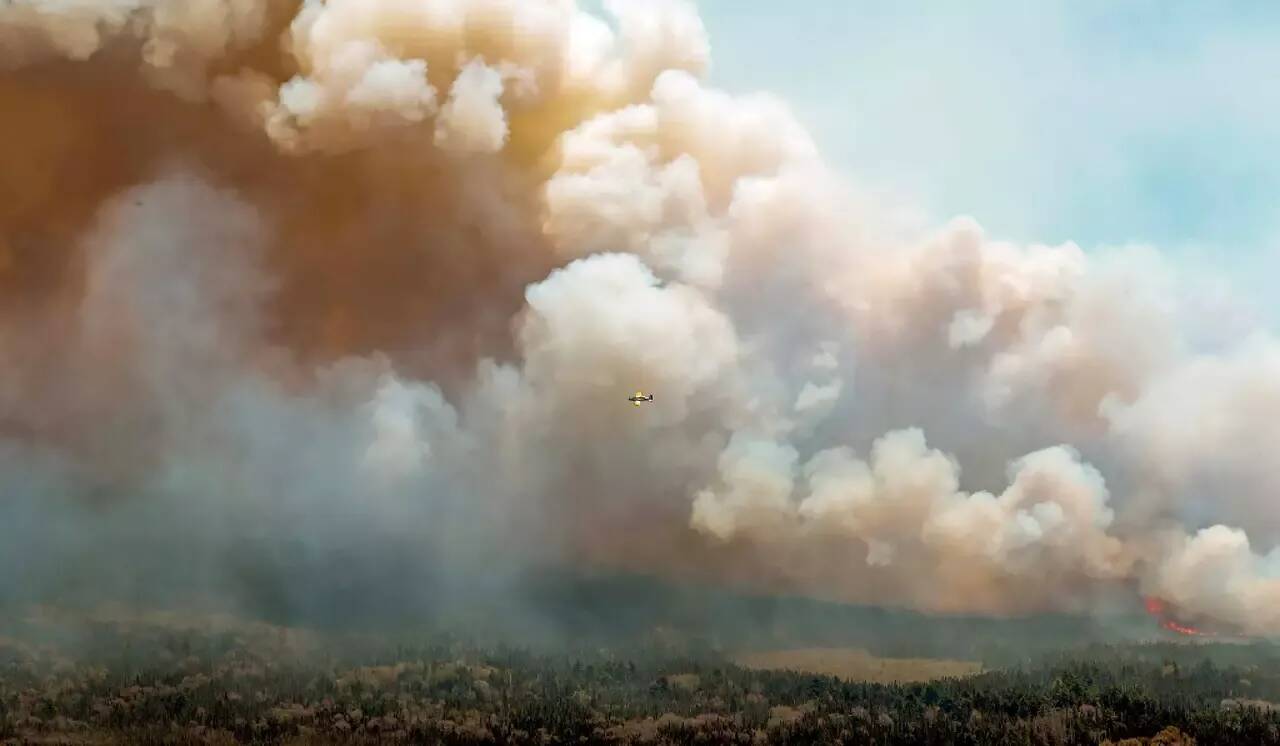 Deux morts et plus de 1.000 personnes évacuées dans de grands incendies au Canada