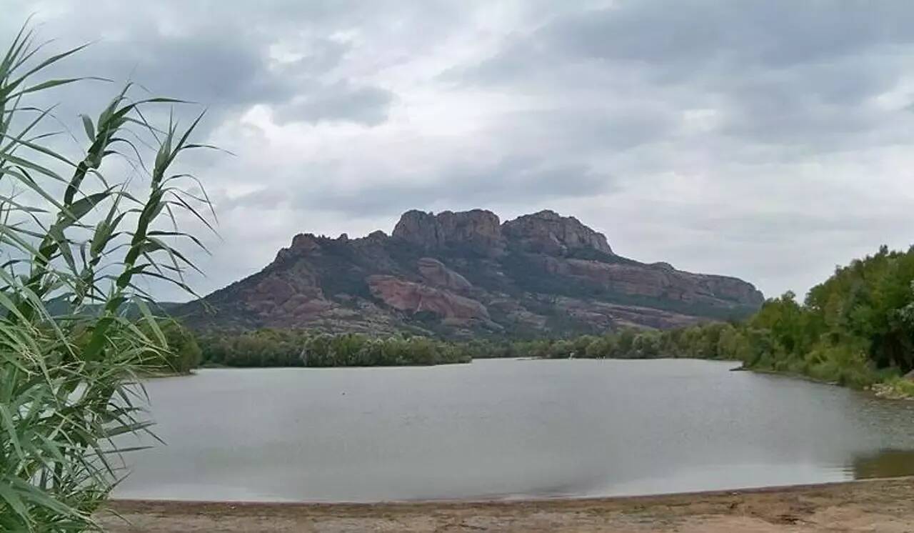 Un garçon de 5 ans disparu au lac de l'Aréna, à Roquebrune-sur-Argens, est activement recherché