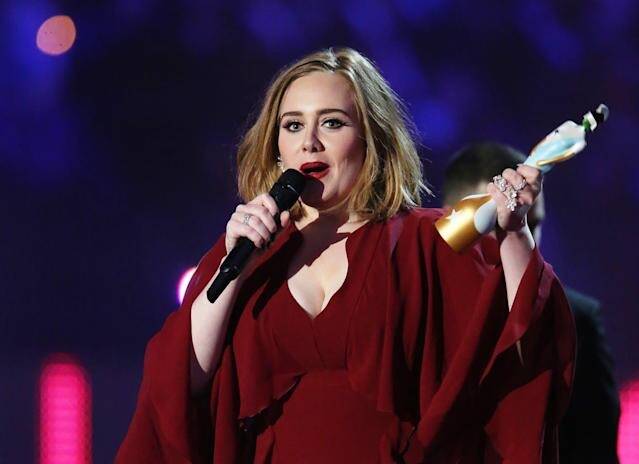 À deux semaines de la sortie de son nouvel album "30", Adele révèle déjà ses titres