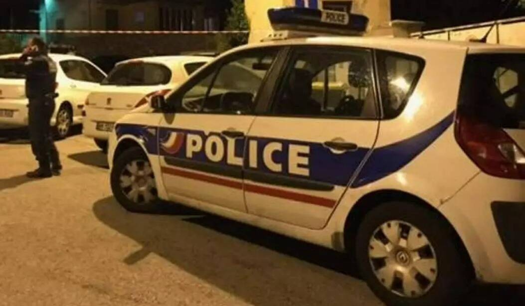 Grièvement blessé par balles, il tente de s'enfuir mais ses assaillants le poursuivent et lui roulent dessus en voiture à Marseille