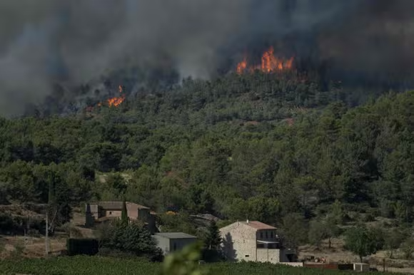 Nombre d'hectares parcourus, victimes, moyens mobilisés: les chiffres du plus gros incendie de l'été qui sévit dans l'Aude