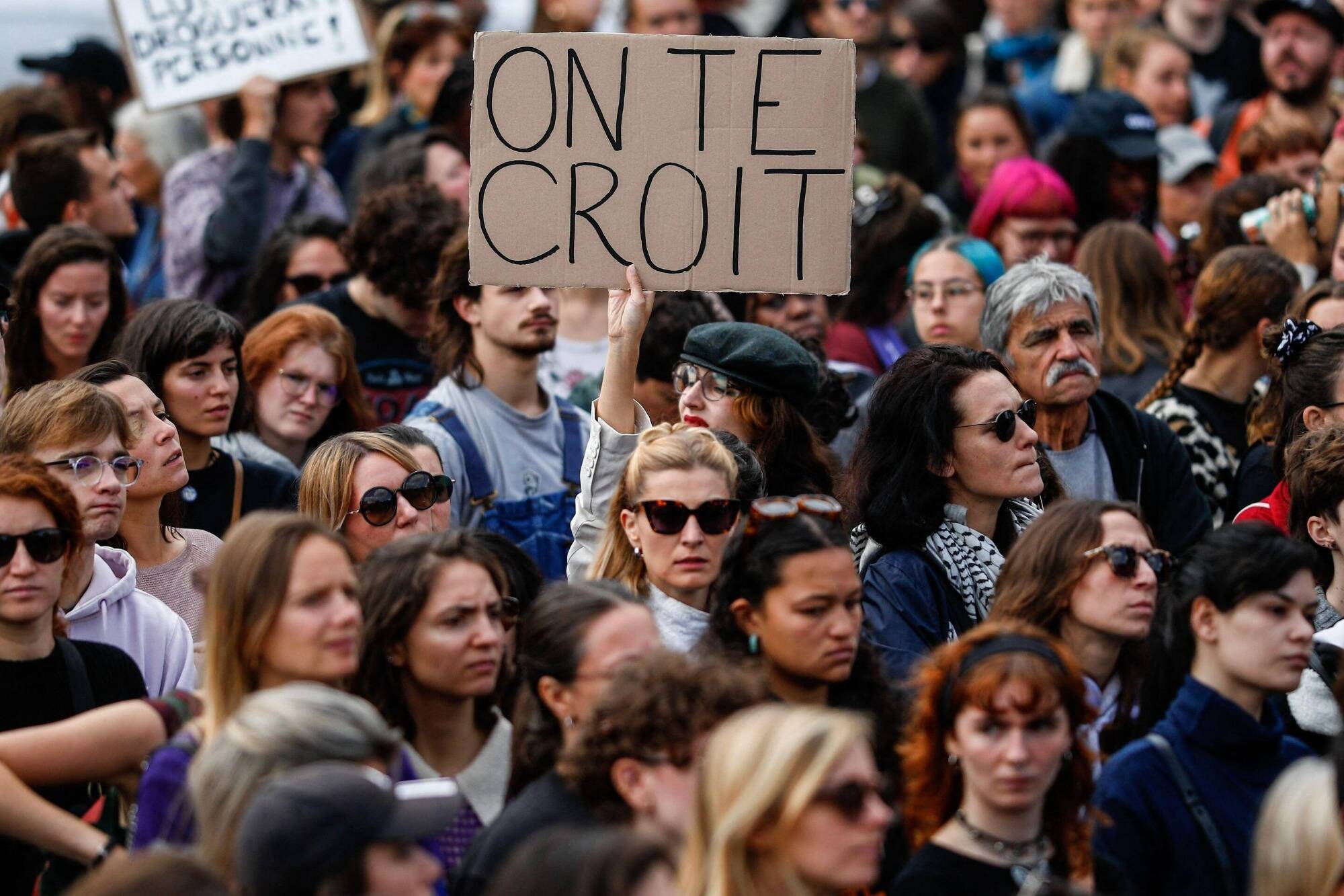 "Je ne dors plus depuis le début du procès Pelicot": Maud accuse son ex-mari de l'avoir droguée pour la faire violer