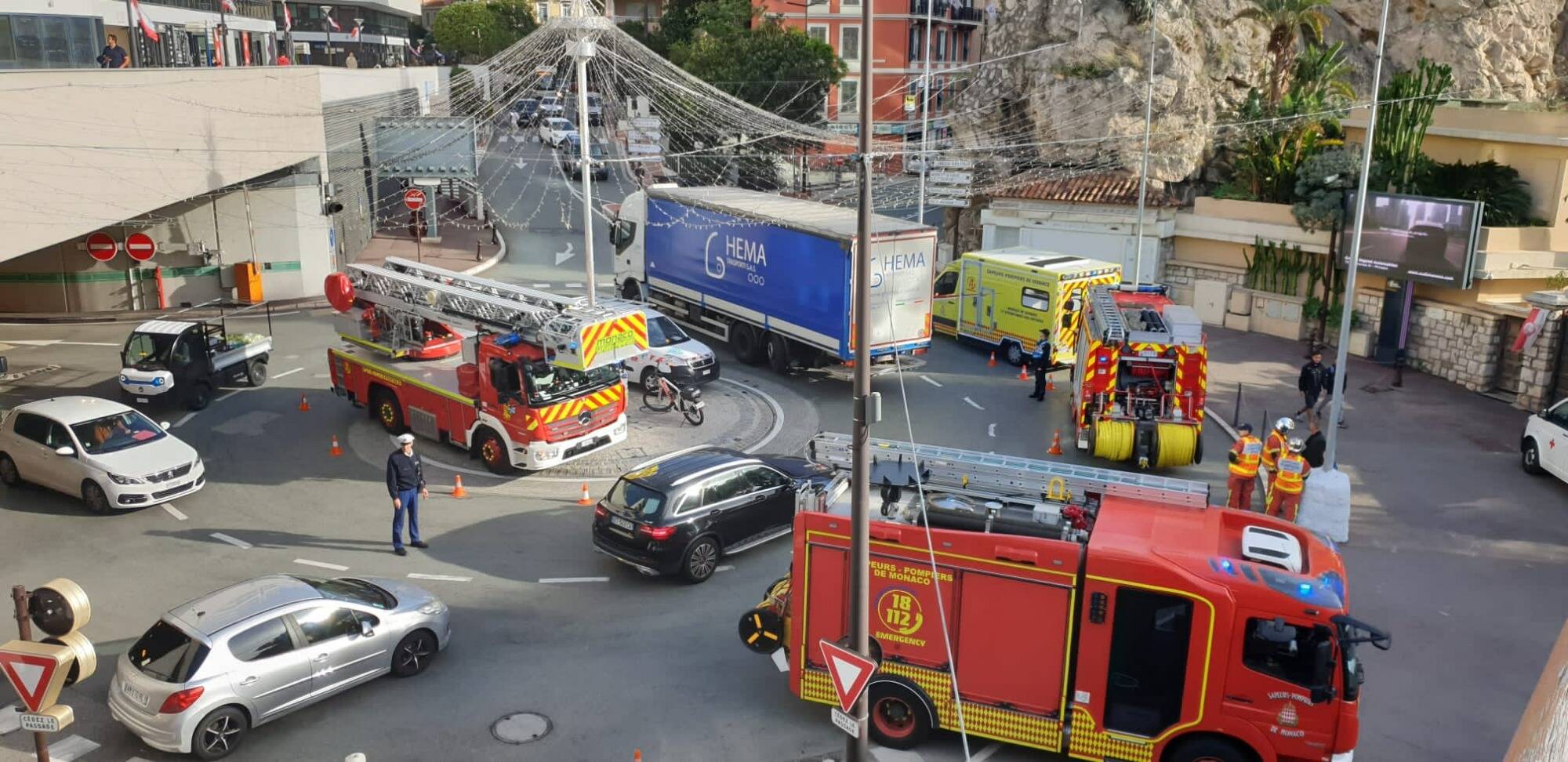 Un important dispositif de pompiers au rond-point du Canton à Monaco: on vous explique ce qu'il s'est passé