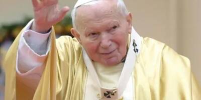 Des milliers de Polonais manifestent ce dimanche pour défendre la réputation de l'ex-pape Jean Paul II