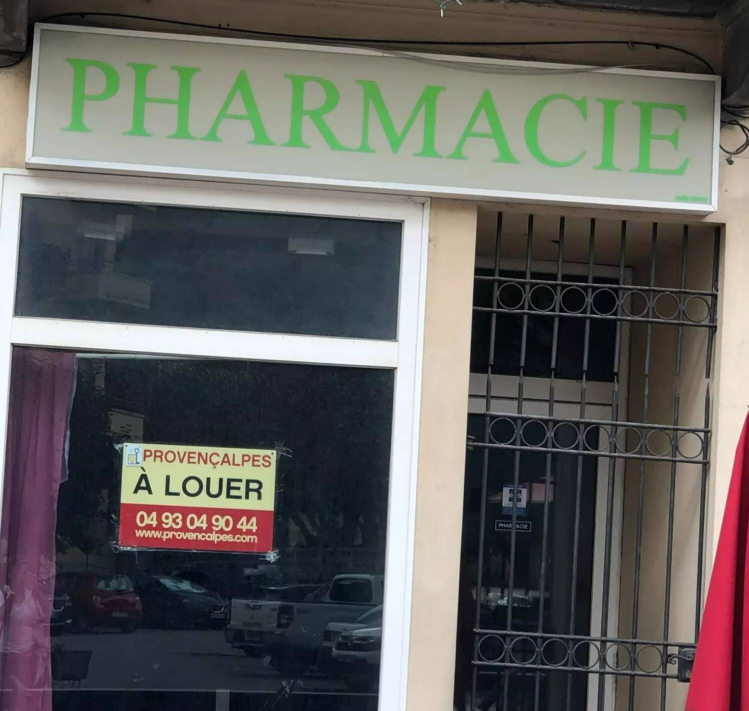 "Une situation ubuesque": privé de pharmacie depuis 5 ans, ce village des Alpes-Maritimes doit encore patienter alors qu'un repreneur est prêt