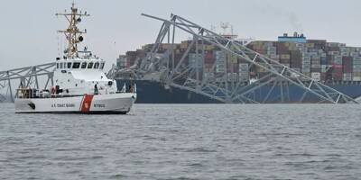 Pont effondré à Baltimore: un premier bateau emprunte un couloir de navigation parmi les décombres