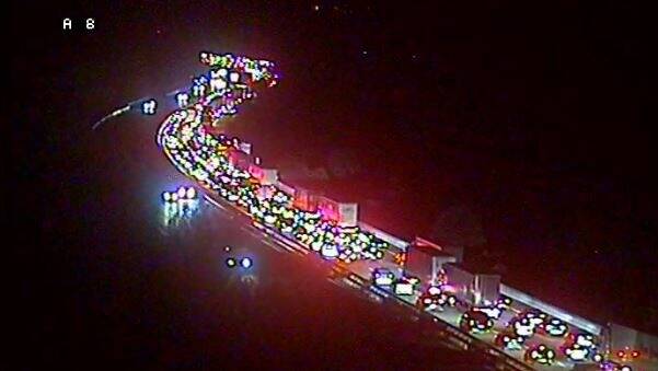 "C'est une catastrophe", "des bouchons sans fin": soirée de galère pour les usagers de l'autoroute A8