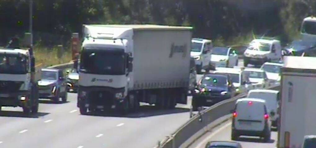Un poids lourd en panne sur l'autoroute A8 perturbe la circulation à hauteur de Nice