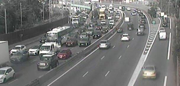 Un accident sur l'autoroute A8 perturbe la circulation sur la Côte d'Azur, un bouchon de 14 km en cours