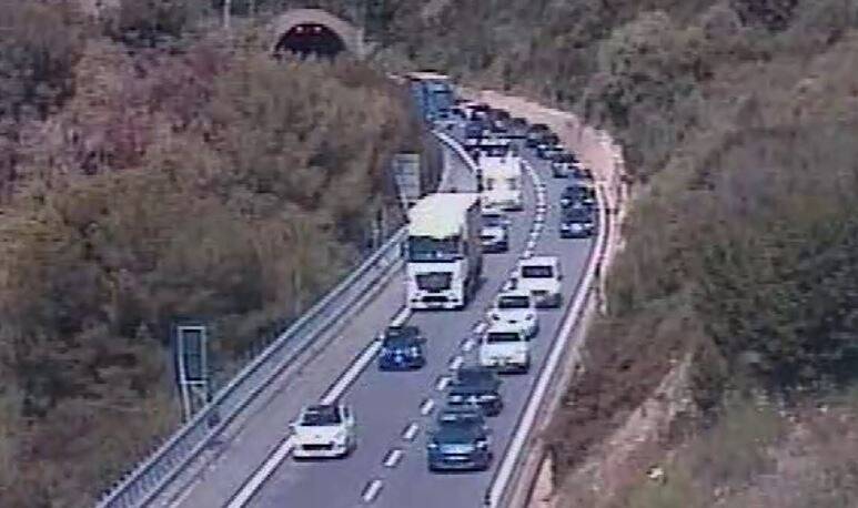 Un accident à Nice et des bouchons avant la frontière: nouvelle journée de galère sur l'A8 en direction de l'Italie