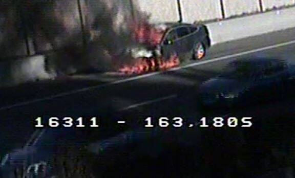 Un véhicule en feu sur l'autoroute A8, la circulation perturbée en direction d'Aix-en-Provence